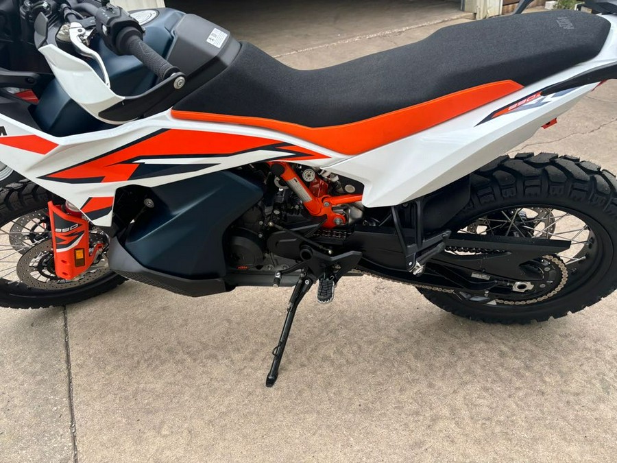 2024 KTM Adventure 890 R