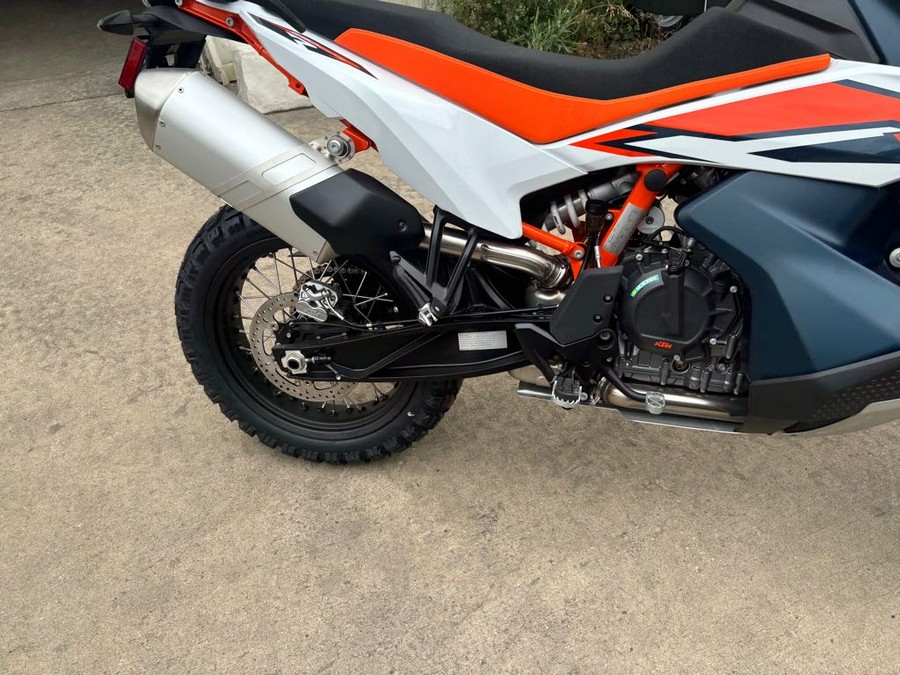 2024 KTM Adventure 890 R