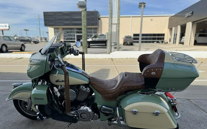 2017 Indian Roadmaster Willow Green Over Ivory Cream