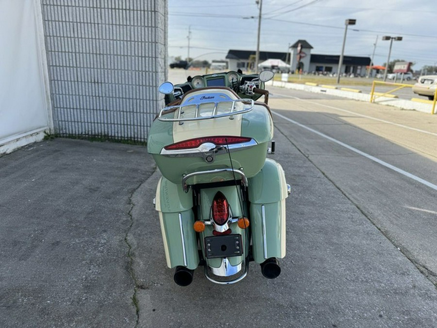 2017 Indian Roadmaster Willow Green Over Ivory Cream