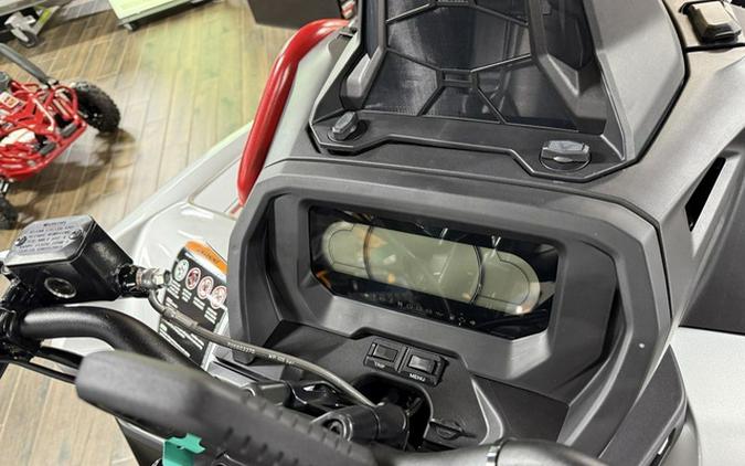 2025 Can-Am Outlander X Mr 1000R Hyper Silver & Legion Red