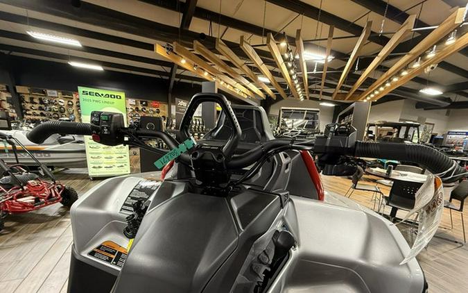 2025 Can-Am Outlander X Mr 1000R Hyper Silver & Legion Red