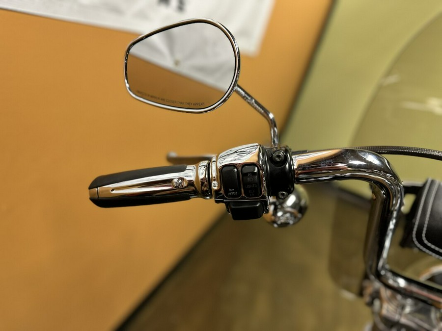 FXDC 2011 Super Glide® Custom