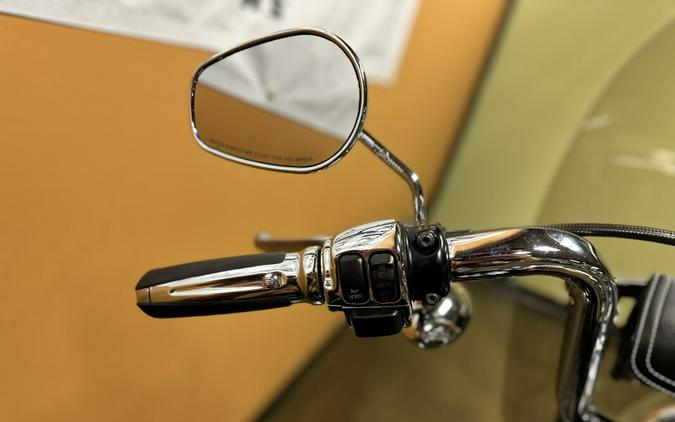 FXDC 2011 Super Glide® Custom