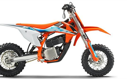 2023 KTM SX-E 3 First Look [Just In Time For Christmas]