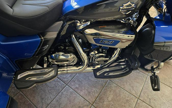 2026 Harley-Davidson® CVO Street Glide 3 Limited Electric Coast CVO Two-Tone
