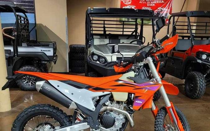 2024 KTM 500 EXC-F Six Days First Look [Fast Facts]