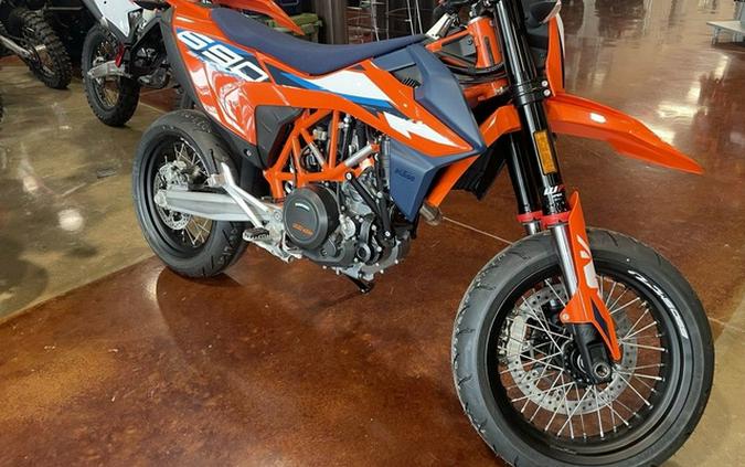 2024 KTM 690 SMC R