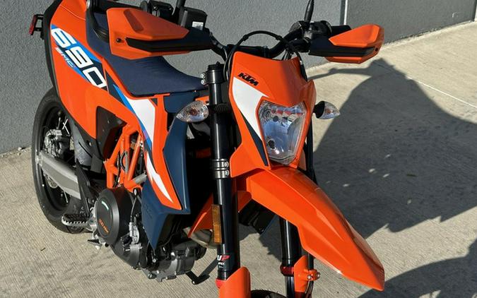 2024 KTM 690 SMC R