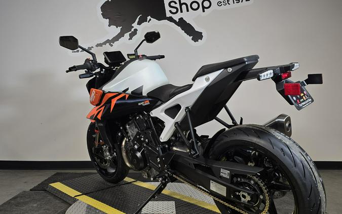 2027 KTM 990 DUKE