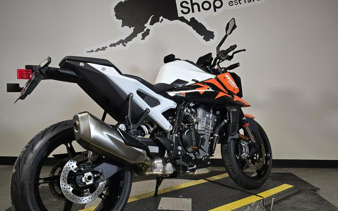 2027 KTM 990 DUKE
