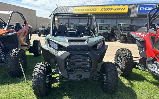 2023 Can-Am® Commander DPS 700