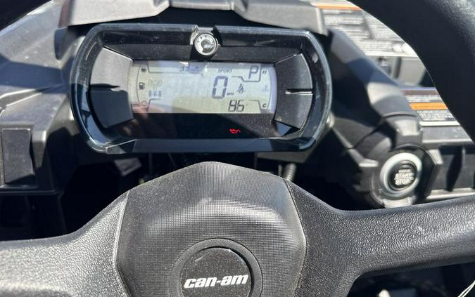 2023 Can-Am® Commander DPS 700