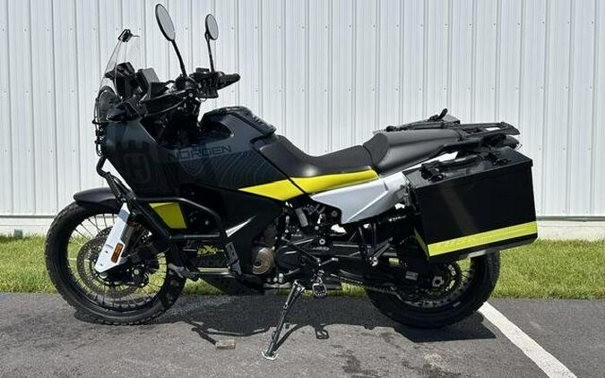 2022 Husqvarna Norden 901