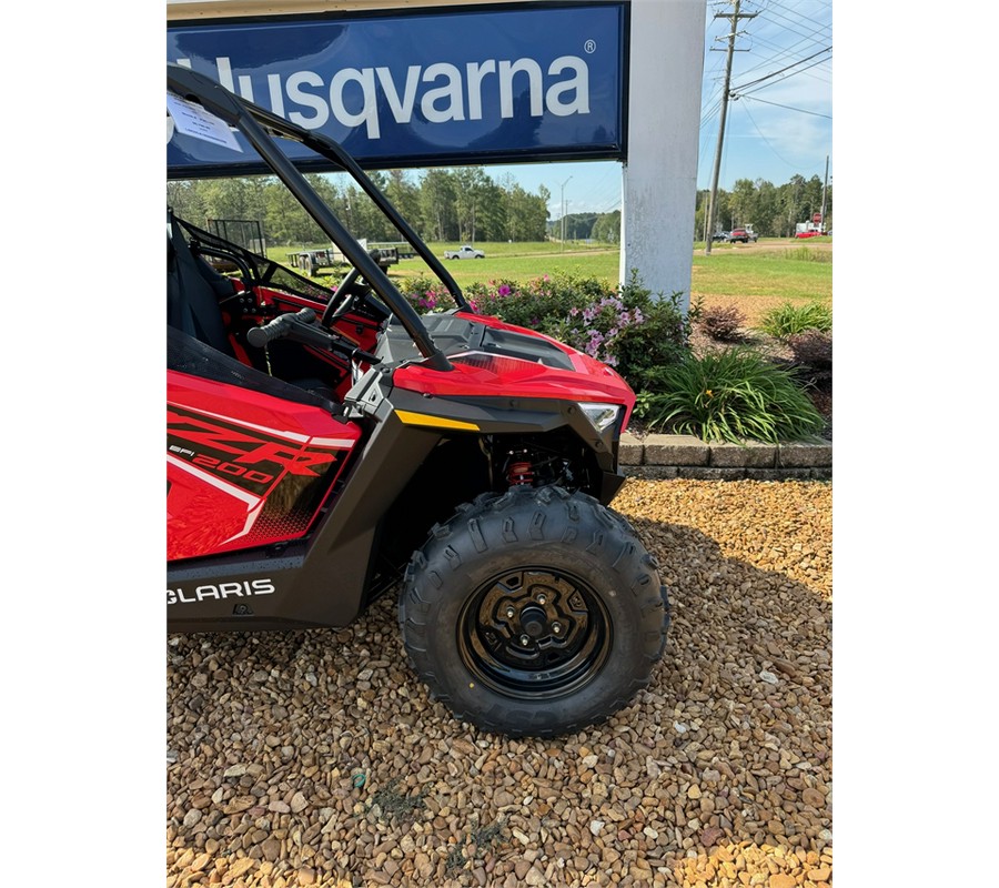 2025 Polaris RZR 200 EFI