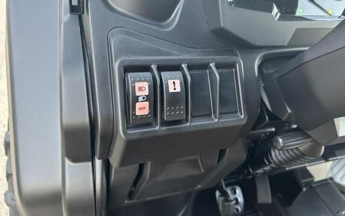 2025 Can-Am Defender MAX Lone Star HD10