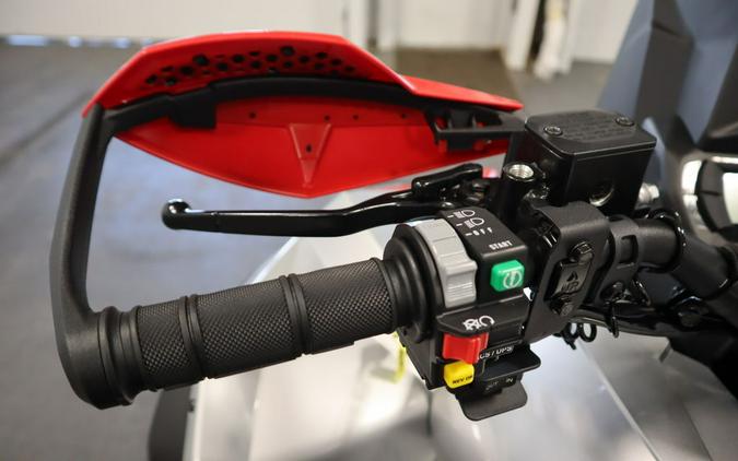 2026 Can-Am® Renegade X mr 1000 R Hyper Silver & Legion Red