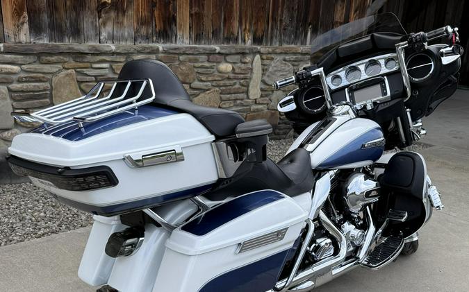 2015 Harley-Davidson® Electra Glide® Ultra Classic® Low Two-Tone White Hot Pearl/Blue Hot Pearl