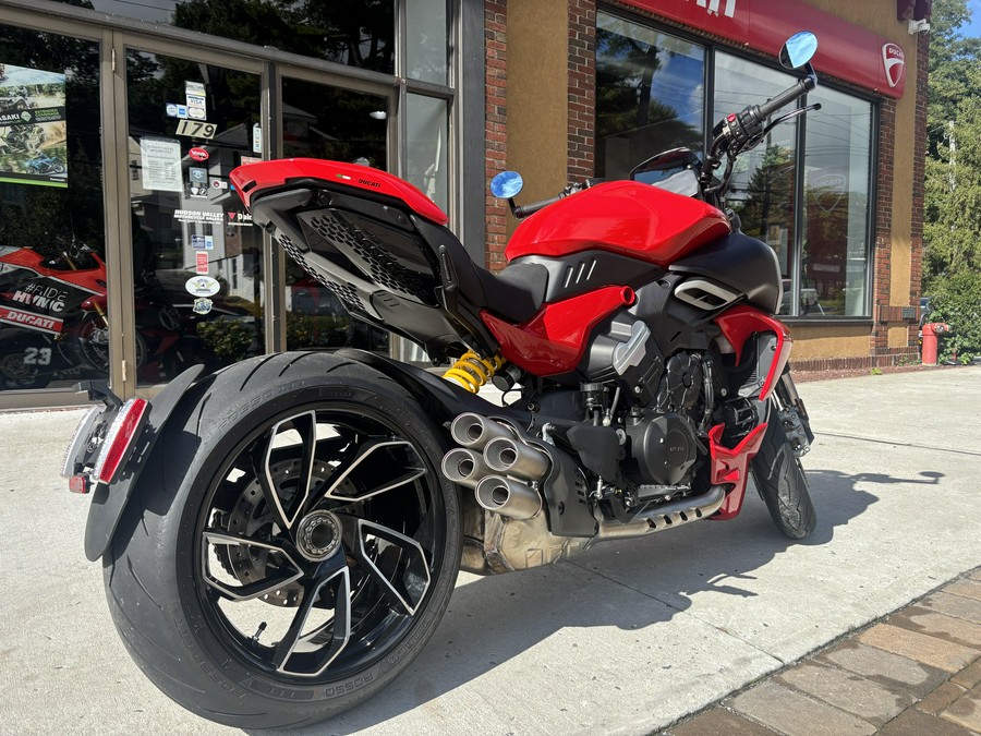 2024 Ducati Diavel V4 Ducati Red - 3856U
