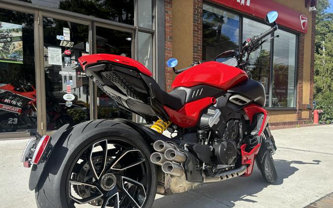 2024 Ducati Diavel V4 Ducati Red - 3856U