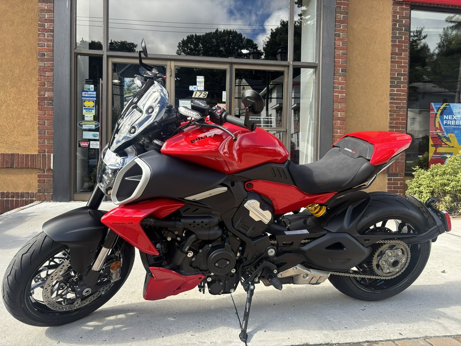 2024 Ducati Diavel V4 Ducati Red - 3856U