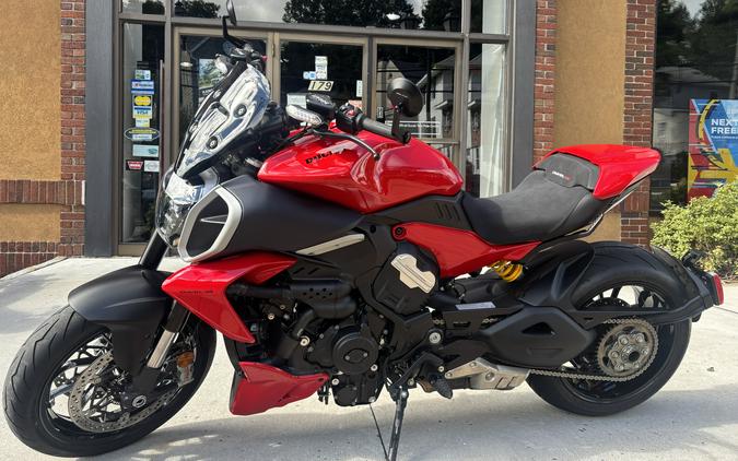 2024 Ducati Diavel V4 Ducati Red - 3856U