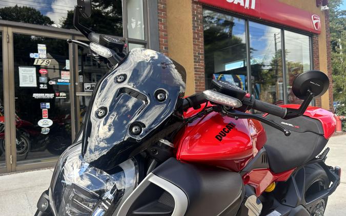 2024 Ducati Diavel V4 Ducati Red - 3856U