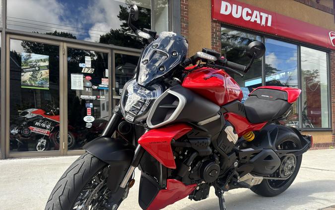 2024 Ducati Diavel V4 Ducati Red - 3856U