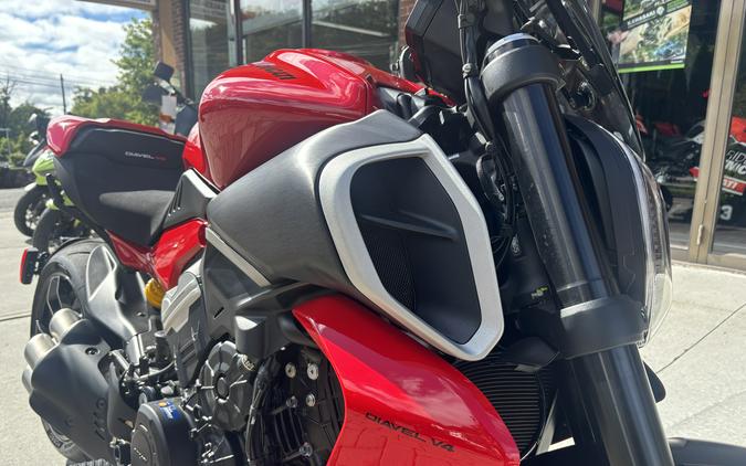 2024 Ducati Diavel V4 Ducati Red - 3856U