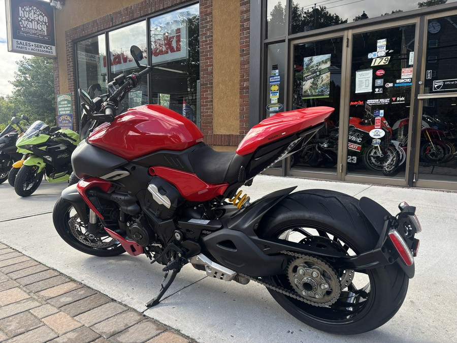 2024 Ducati Diavel V4 Ducati Red - 3856U