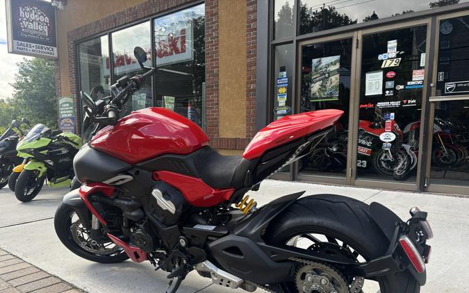 2024 Ducati Diavel V4 Ducati Red - 3856U