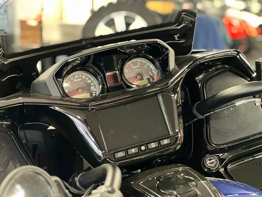 2025 Indian Motorcycle Challenger® Dark Horse®