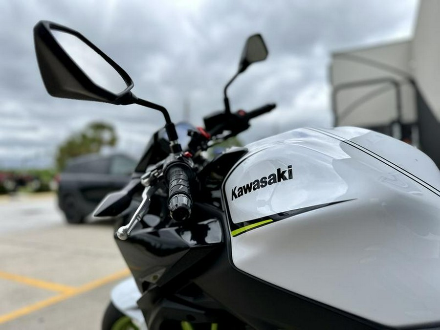 2021 Kawasaki Z650 ABS Pearl Blizzard White/Metallic Spark Black