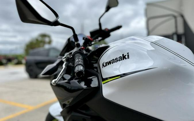 2021 Kawasaki Z650 ABS Pearl Blizzard White/Metallic Spark Black