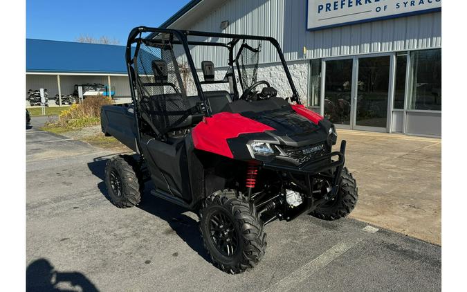 2024 Honda Pioneer 700 Deluxe Avenger Red