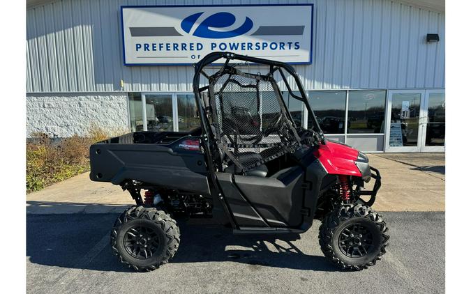 2024 Honda Pioneer 700 Deluxe Avenger Red