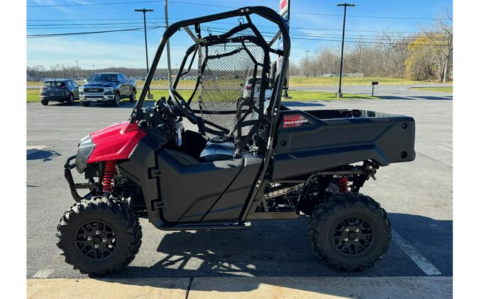 2024 Honda Pioneer 700 Deluxe Avenger Red