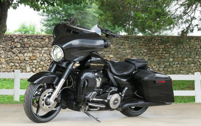 2017 Harley-Davidson FLHXSE - CVO Street Glide