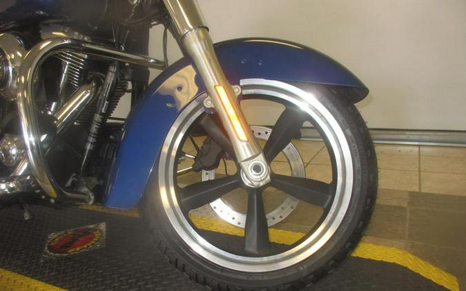 2015 Harley-Davidson® FLD - Dyna® Switchback™