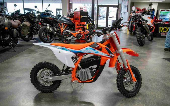 2023 KTM SX-E 3 First Look [Just In Time For Christmas]