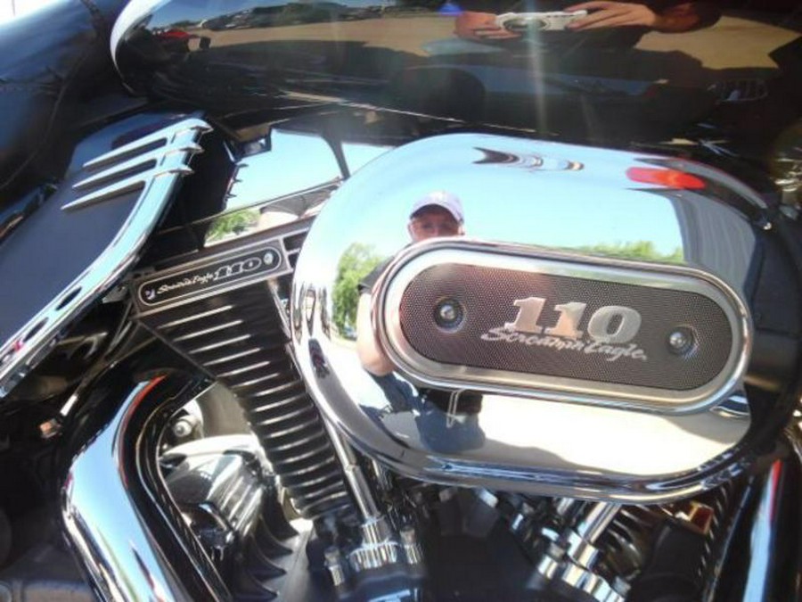 2012 Harley-Davidson® FLHTCUSE