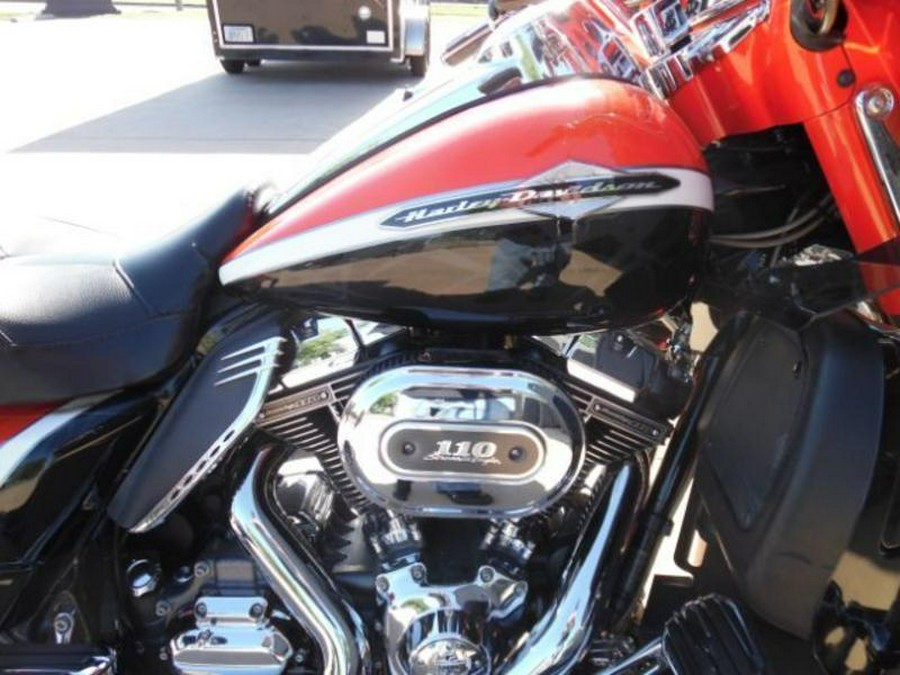 2012 Harley-Davidson® FLHTCUSE