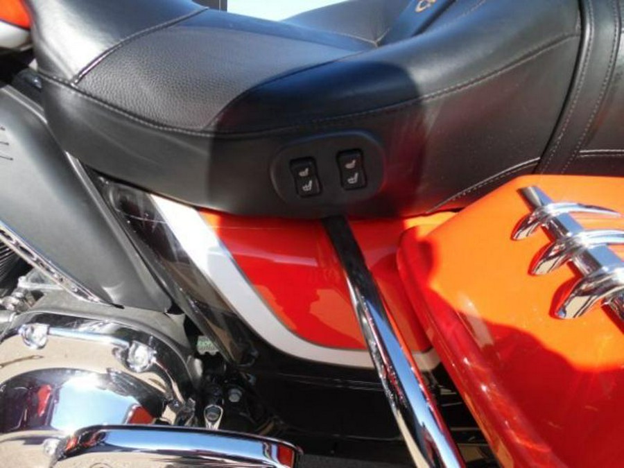 2012 Harley-Davidson® FLHTCUSE