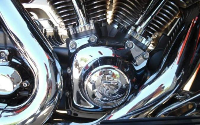 2012 Harley-Davidson® FLHTCUSE