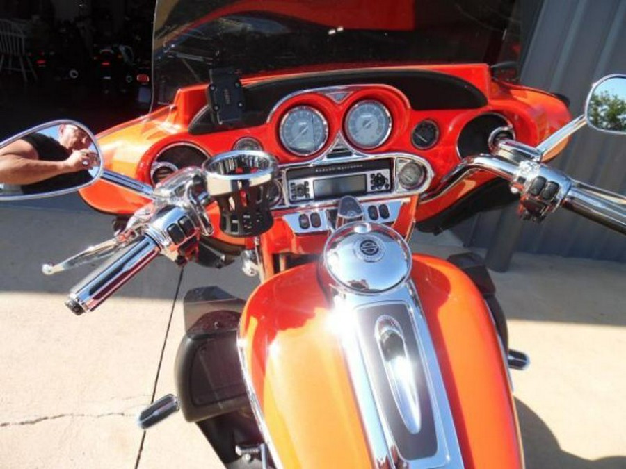 2012 Harley-Davidson® FLHTCUSE