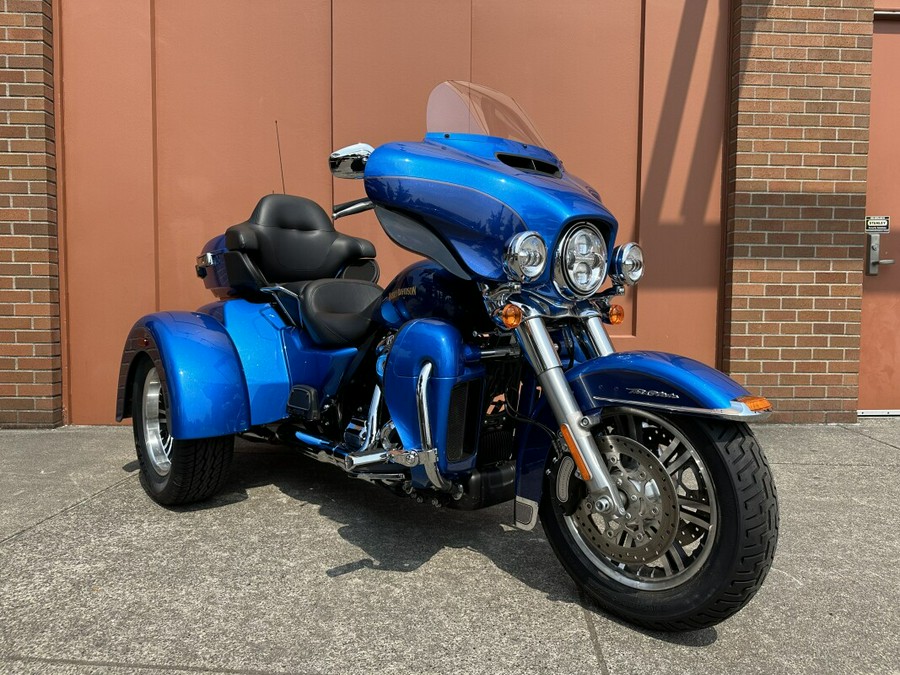 2017 Harley-Davidson Tri Glide Ultra Custom Colour Bonneville Blue/Fathom Bl