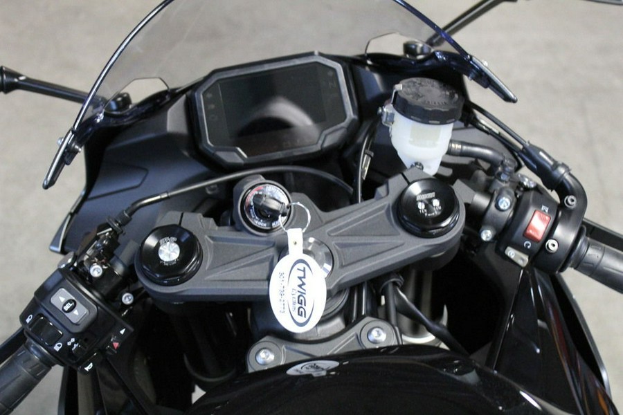 2026 Kawasaki Ninja® ZX™-6R Base