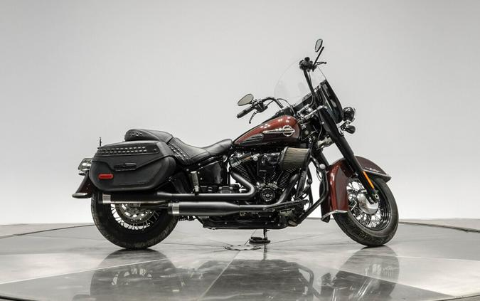 2018 HARLEY-DAVIDSON FLHC HERITAGE CLASSIC in Twisted Cherry