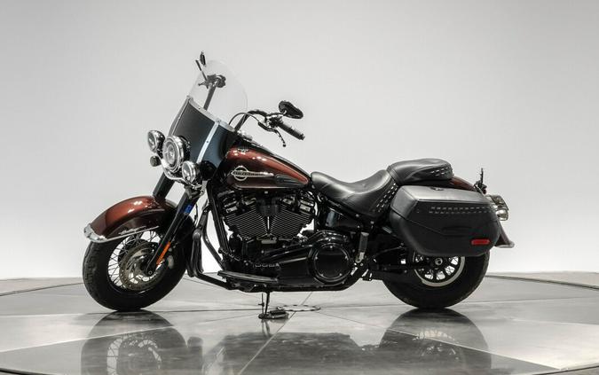 2018 HARLEY-DAVIDSON FLHC HERITAGE CLASSIC in Twisted Cherry