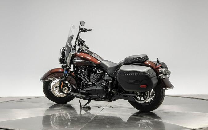2018 HARLEY-DAVIDSON FLHC HERITAGE CLASSIC in Twisted Cherry